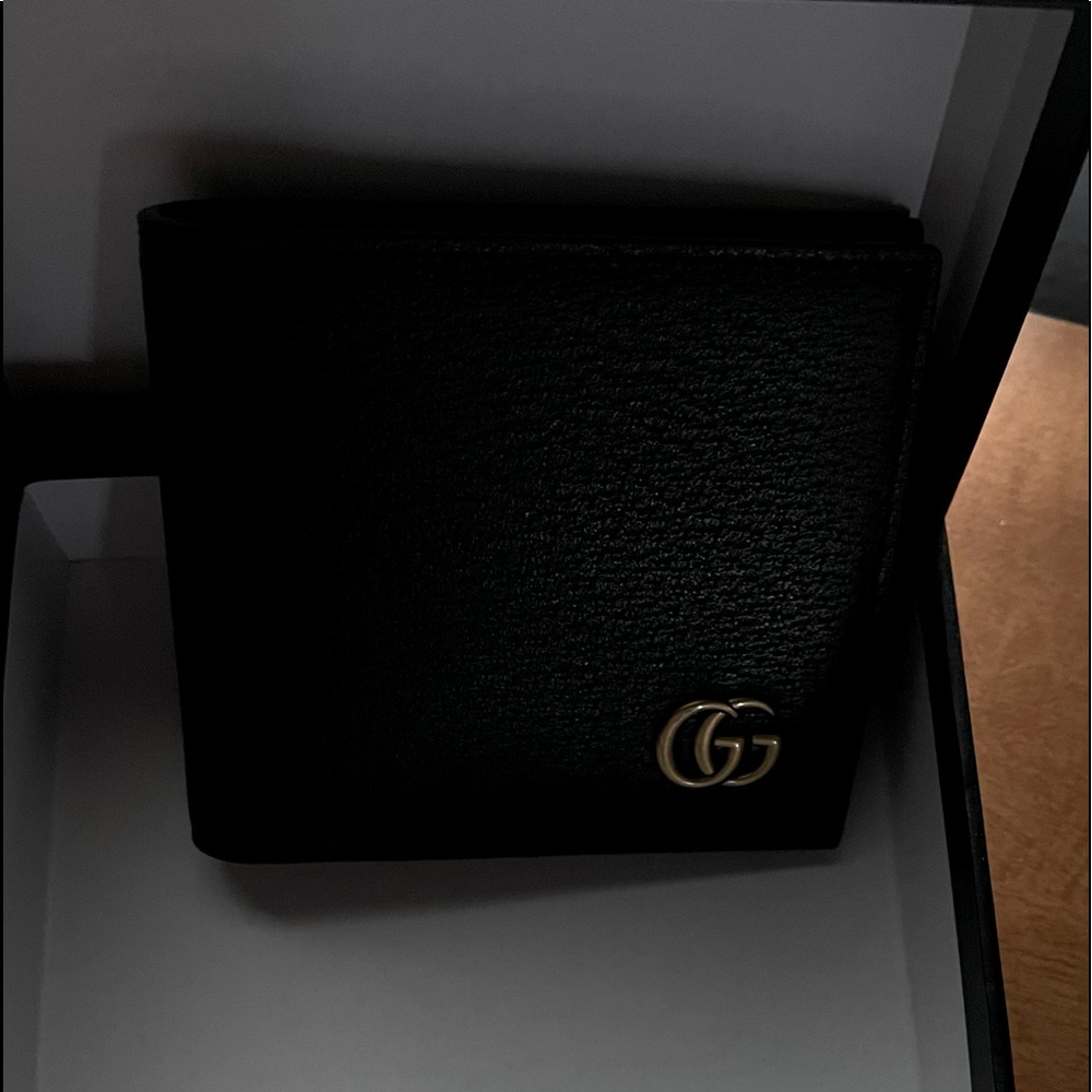 Authentic Gucci bifold wallet